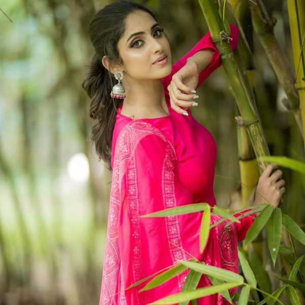 Ayesha (Serial Actress) Biography, Age, Husband, Photos & Contact Detail