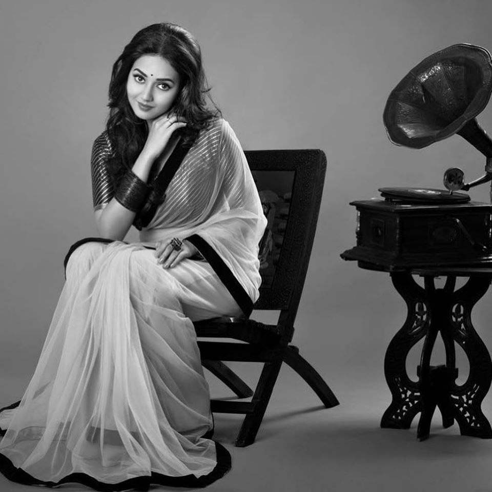 Vidhya Pradeep black and white