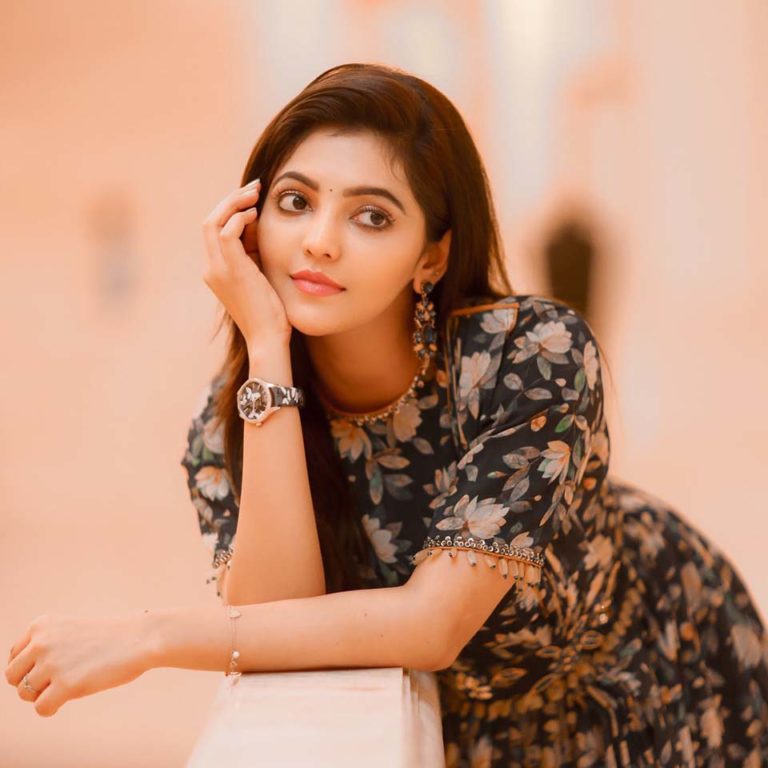 Athulya Ravi Wiki, Age, Movies, Images, Husband, Family & Contact Info